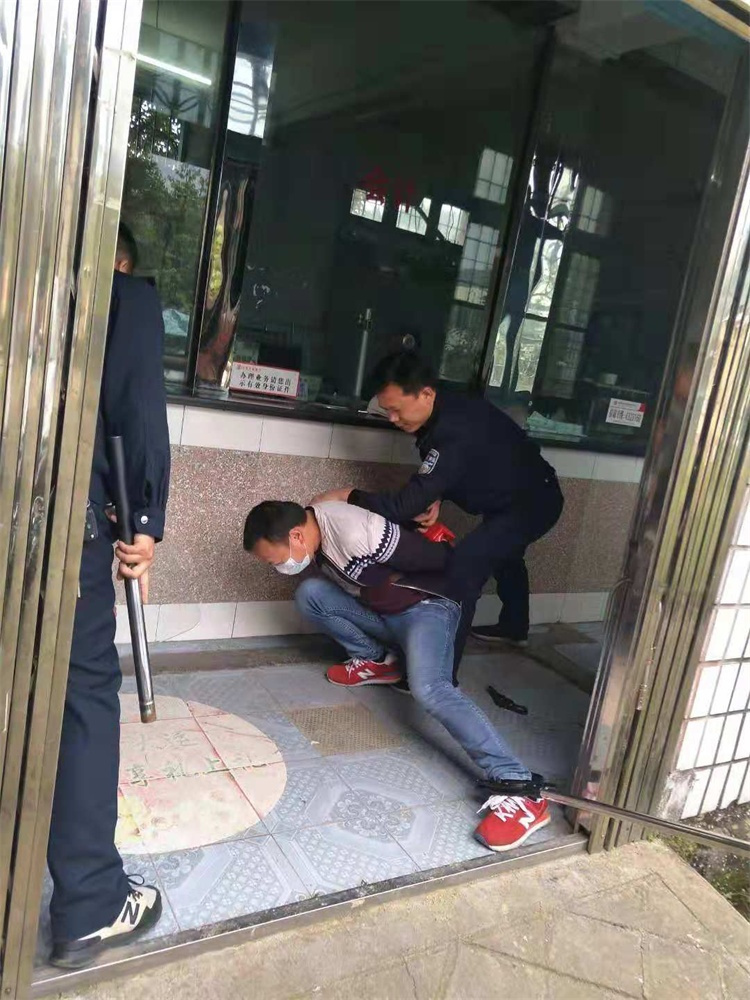 懷化(huà)保安  懷化(huà)市(shì)保安  懷化(huà)保安公司 懷化(huà)押運  懷化(huà)守護押運