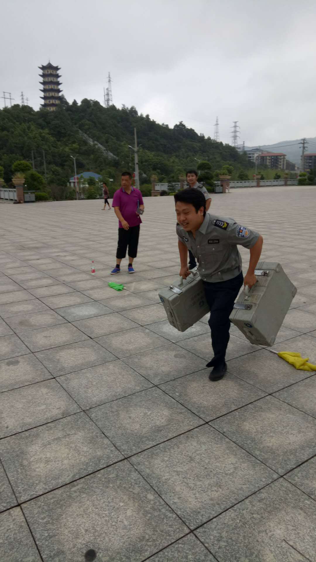 懷化(huà)保安,懷化(huà)押運,懷化(huà)聯網報(bào)警,懷化(huà)市(shì)保安,懷化(huà)市(shì)保安公司