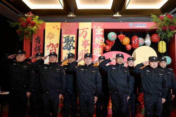 感恩與堅守同行(xíng)   共繪平安新畫(huà)卷