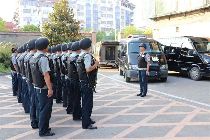 懷化(huà)保安  懷化(huà)市(shì)保安  懷化(huà)保安公司 懷化(huà)押運  懷化(huà)守護押運