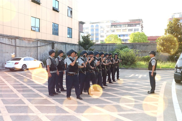懷化(huà)保安  懷化(huà)市(shì)保安  懷化(huà)保安公司 懷化(huà)押運  懷化(huà)守護押運