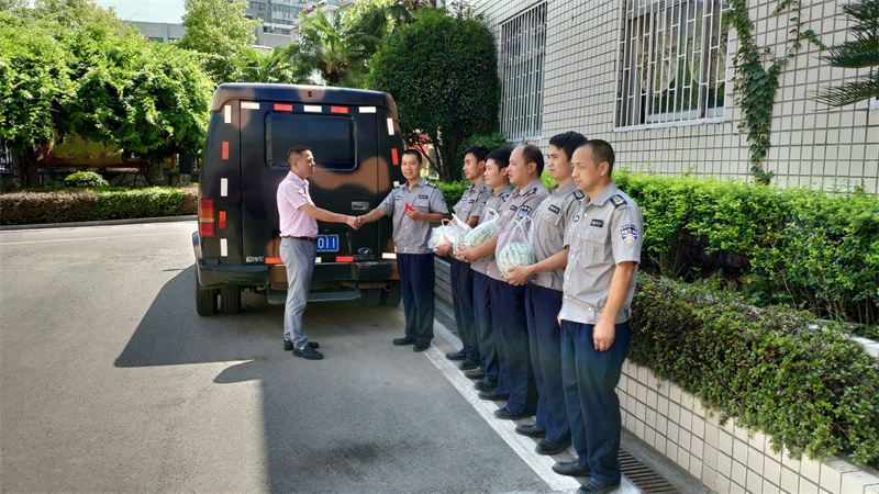懷化(huà)保安  懷化(huà)市(shì)保安  懷化(huà)保安公司 懷化(huà)押運  懷化(huà)守護押運