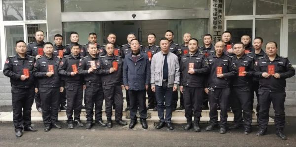 春節不(bù)“打烊”    慰問(wèn)暖人(rén)心