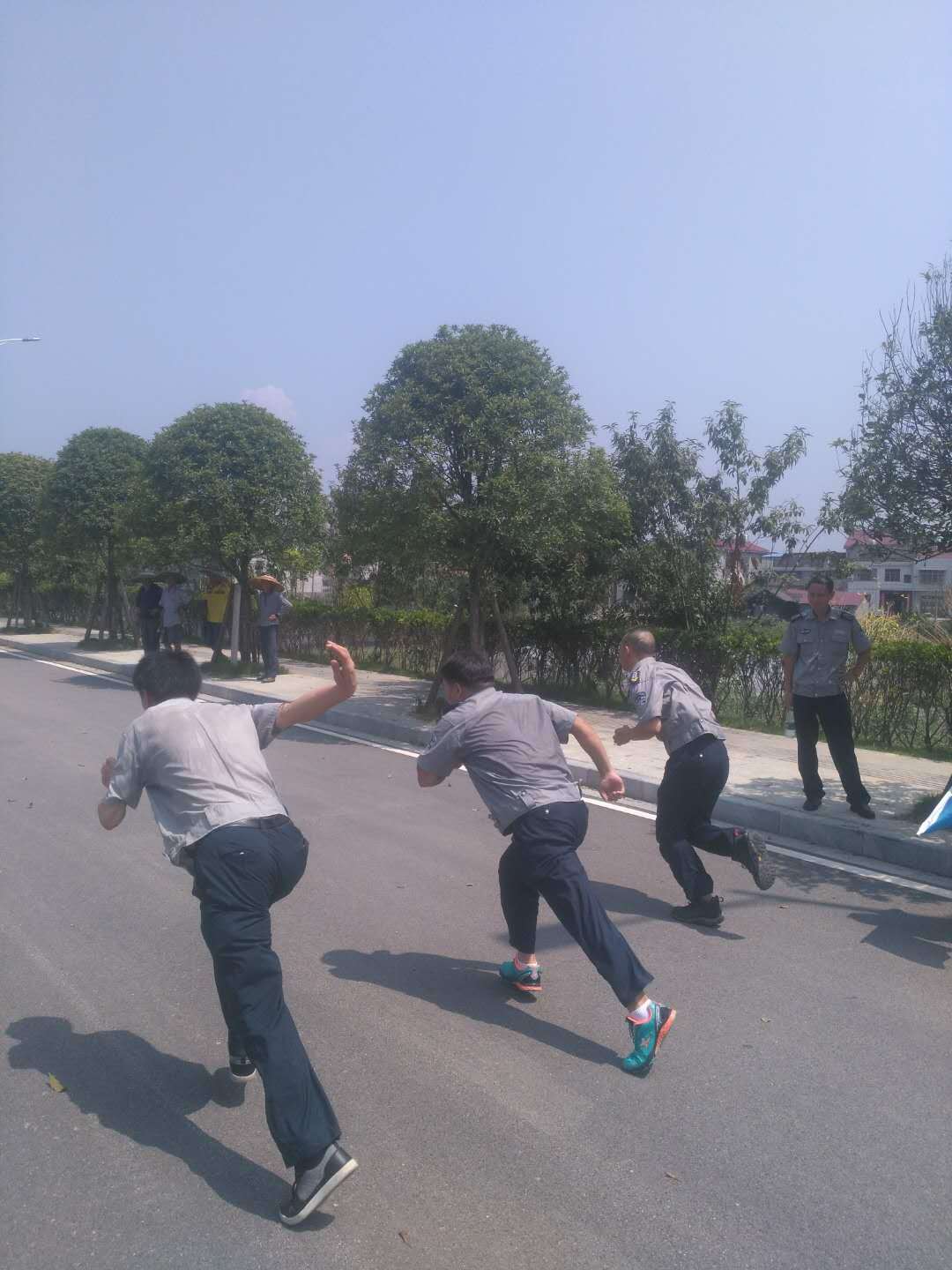 懷化(huà)保安,懷化(huà)押運,懷化(huà)聯網報(bào)警,懷化(huà)市(shì)保安,懷化(huà)市(shì)保安公司