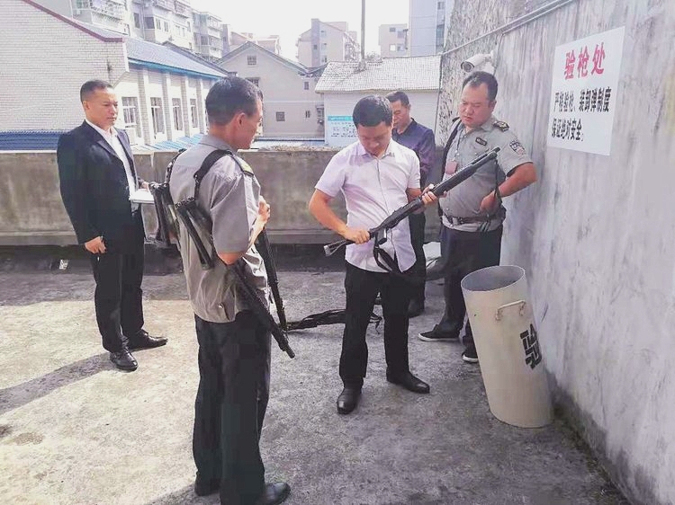 懷化(huà)保安  懷化(huà)市(shì)保安  懷化(huà)保安公司 懷化(huà)押運  懷化(huà)守護押運